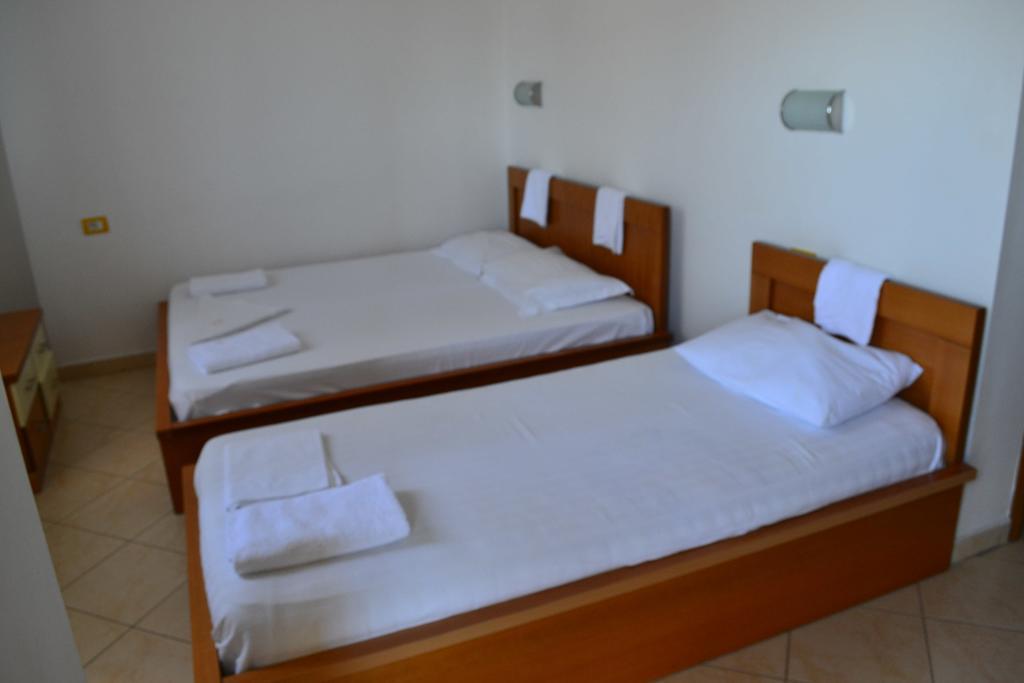Hotel Alpine Vlore Luaran gambar