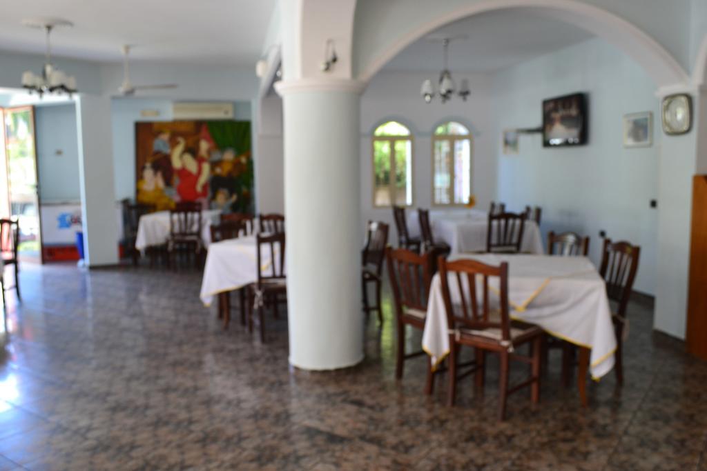 Hotel Alpine Vlore Luaran gambar